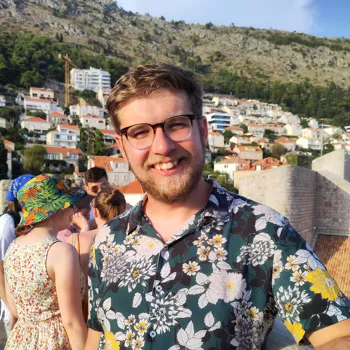 Me wearing flowery shirt on the Dubrovnik walls